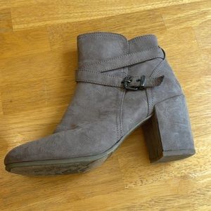 Light brow. Size 7. Madden girl booties. Gently used.